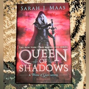 Queen of Shadows Hardcover by Sarah J. Maas
